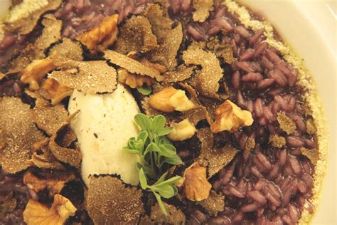 #recipe la #barbera risotto with pat (traditional agrofood product) bra #sausage, creamed with pdo (protected designation of origin). Risotto al Barbera con Quenelle di Robiola di Roccaverano ...
