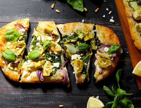 I love spinach and feta combined, and like this pizza. Artichoke & Spinach Flatbread Pizza - The Last Food Blog
