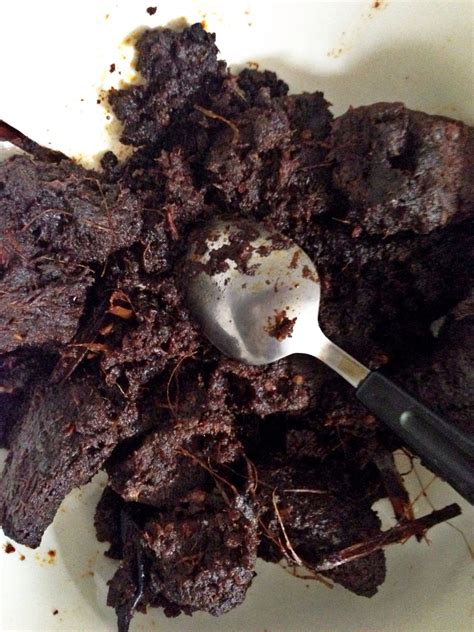 Resep rendang daging sapi hitam kering yang empuk dan sederhana khas padang. Rendang Hitam Padang Asli | Asli