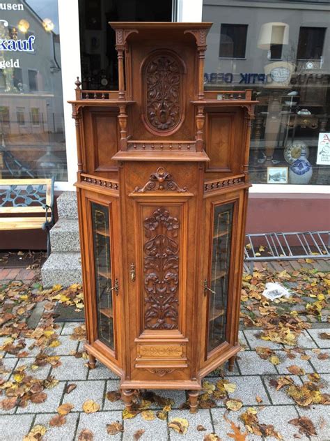 Ein drittel unseres lebens verbringen wir im bett. Eckschrank Nussbaum