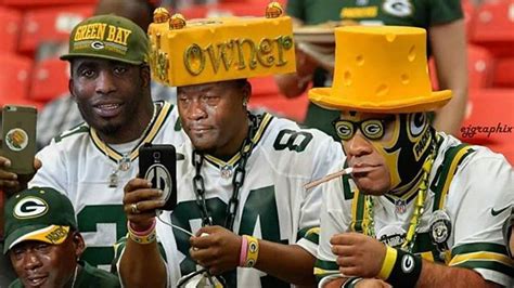 Packer Fans Be Like Cryingjordanface Cryingjordan Packers Fan Free Beer Milwaukee Bars