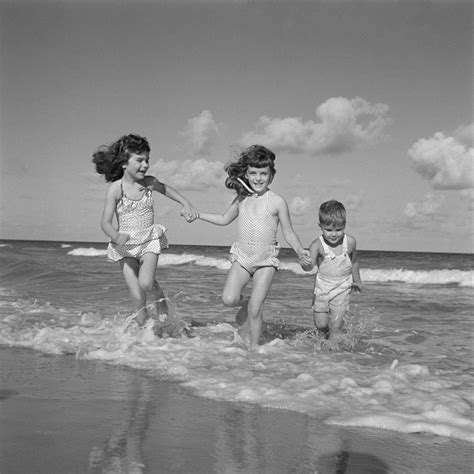 These Historical Snapshots Will Inspire You To Have A Simpler Summer This Year Vintage Beach