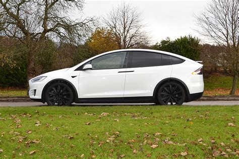 We wrapped this tesla model x, from white to 3m matte black, and coated with ceramic pro. Tesla Model X Dechrome Matte Black - Reforma UK