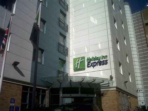 Tourists can take advantage of a wide range of amenities: Standard room - Picture of Holiday Inn Express London ...