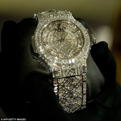 Mau tahu solusi pertanyaan tebak gambar? (GAMBAR)Hublot Hasilkan Jam Tangan Termahal Di Dunia