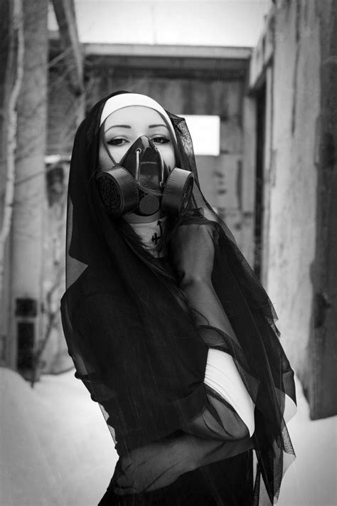 Immortal Love Horror Gas Mask Girl Gas Mask Dark Beauty