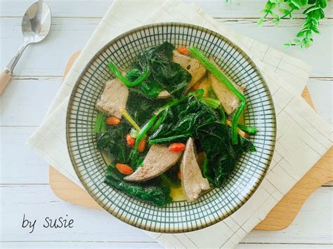 How To Cook Chinese Spinach And Pork Liver Soup Think Recipe