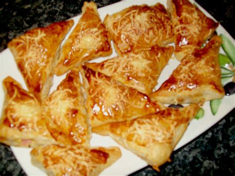 Über 1367 bewertungen und für mega befunden. Blätterteig - Hörnchen mit Schinken - Käse - Füllung von ...