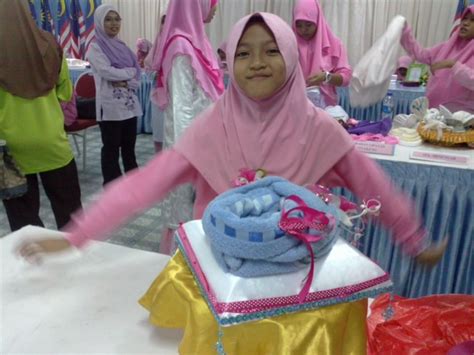 *memperkukuhkan iman dan memperbaiki akhlak. Pergerakan Puteri Islam Malaysia: Karnival Puteri Zon Kukup