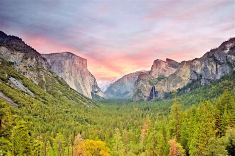 Yosemite Valley At Sunset Stock Image Image Of Mountaineer 75169951