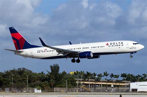 Delta Air Lines Boeing 737 900er On Climbing Phase Aircraft Wallpaper