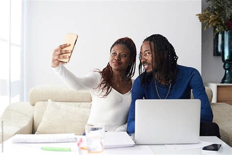 Black Couple Taking Selfie Home Del Colaborador De Stocksy Ivan Gener Stocksy