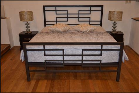 Bahkan ada juga tempat tidur besi yang desainnya begitu minimalis. Desain Aneka Model Ranjang Besi Terupdate