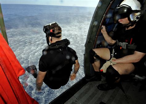 Navy Rescue Swimmers Swimmers Coast Guard Scuba Diving Giants Rescue Superhero Navy