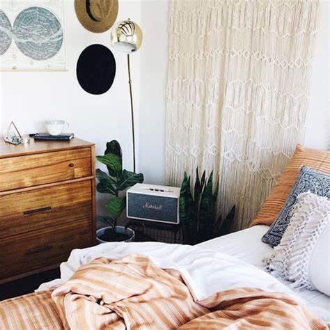 See more ideas about reema floor cushion, bedroom decor, floor cushions. 46 Awesome Urban Outfitters Bedroom Ideas For Inspiration ...