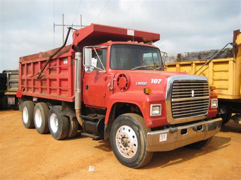 1993 FORD L9000 TRI-AXLE DUMP