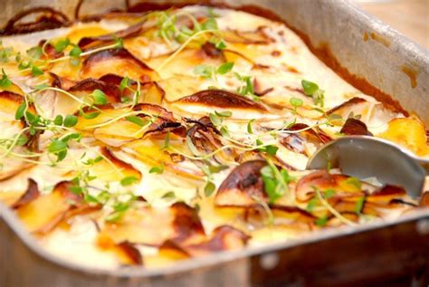 flødekartofler i ovn med fløde og muskatnød madensverden dk opskrift grøntsager aftensmad