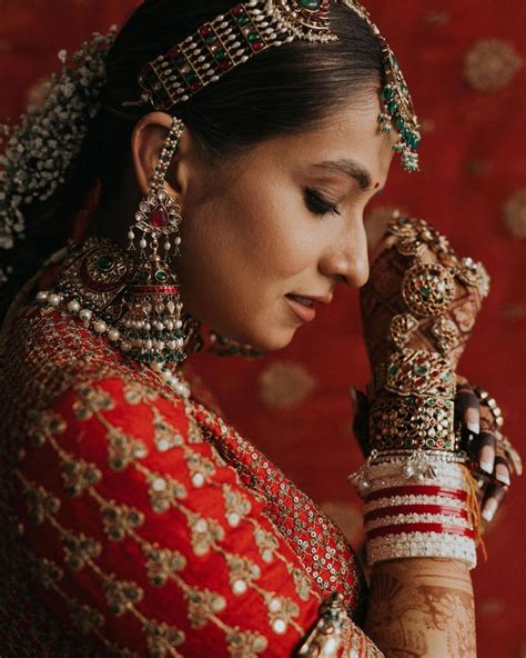 50 Stylish And Trending Bridal Poses For Every Clueless Bride Pyaari