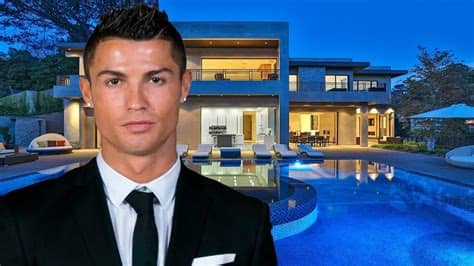 Cristiano ronaldo, el astro del real madrid, ha anunciado esta semana su marcha del club blanco con destino la juventus de turín, en el norte de italia. Las Casas Mas Hermosas y Caras de Cristiano Ronaldo 2018 ...