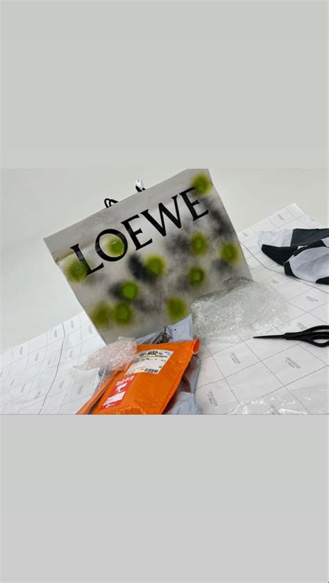 There Is A Sign That Says Loewe Next To Some Scissors And Other Items