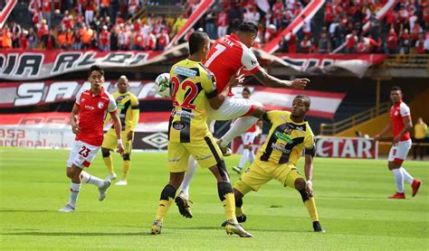 Equipo profesional del fútbol colombiano. Alianza Petrolera y Santa Fe empataron 1-1 en intenso ...