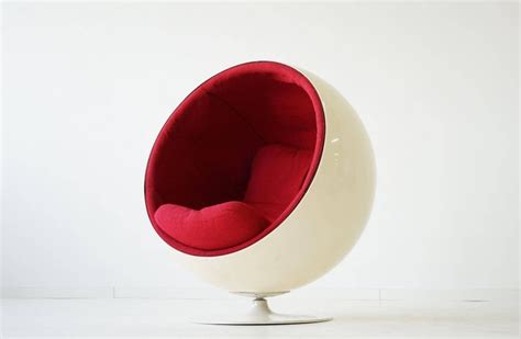 White, grey, red or black with pads and inserts. Original Ball Chair by Eero Aarnio Asko For Sale at 1stdibs