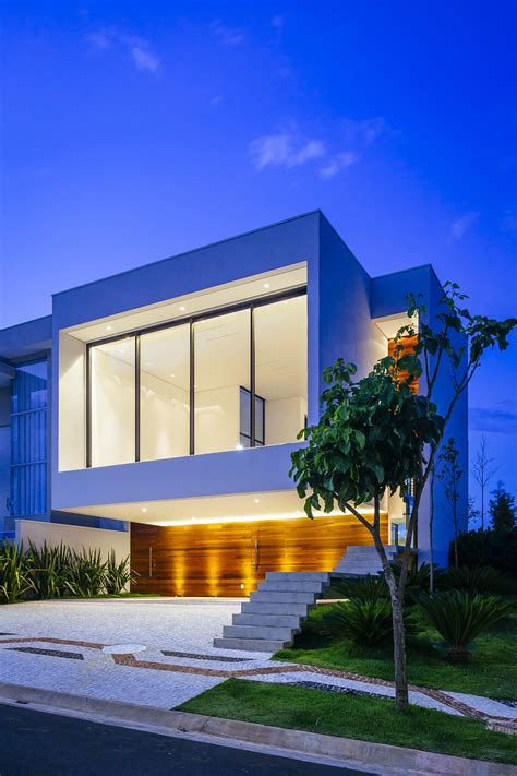 Diseño De Moderna Casa De Dos Pisos Con Fachada Y Planos