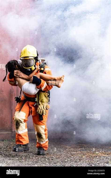 Firefighter Rescue Victim Hi Res Stock Photography And Images Alamy
