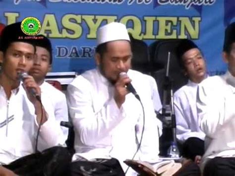 Potong kayu untuk dibuat menjadi kertas, naik kapal di laut anginnya sangat kencang. PANTUN PENGANTIN BARU - AL ASYIQIEN GROUP [OFFICIAL VIDEO ...