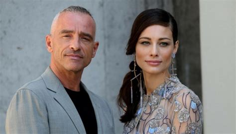 Born 28 october 1963) is an italian musician, singer and songwriter. Eros Ramazzotti rikthehet me gruan - Indeksonline.net