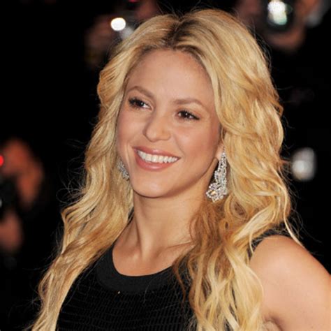 Shakira Singer Biography