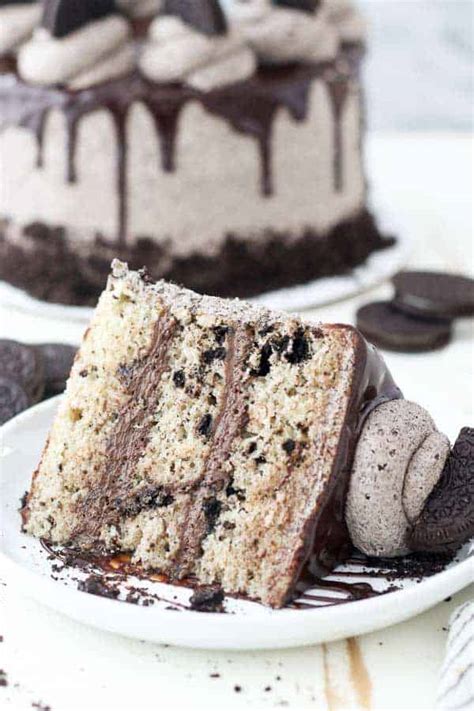 This oreo cake is a stunning dessert with layers of oreo cookies, fresh strawberries and creamy cheesecake. Oreo Cookies and Cream Cake - Beyond Frosting