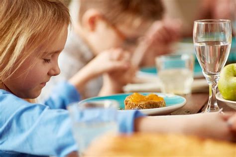 15 Easy Mealtime Blessings To Teach Your Child Dinner Prayer Prayers