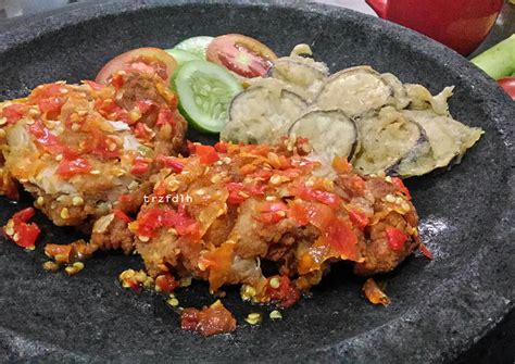 Resep pertama adalah sambal geprek sederhana. Resep Ayam Geprek (Sambal Bawang) oleh Tirza Fadillah ...