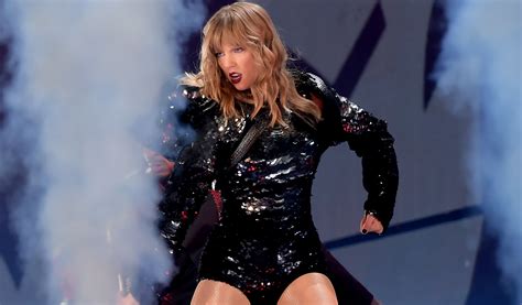 Taylor Swifts Reputation Tour Opening Night All The Moments You Need