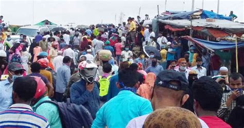 Thousands Of Homebound Passengers Thronged At The Ferry Ghats Huge
