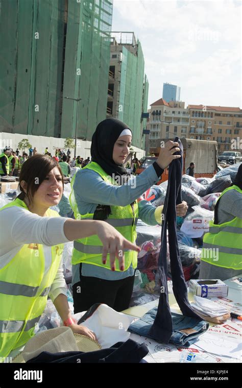 marytrs square beirut lebanon 26th nov 2017 volunteers working at the dafa campaign to