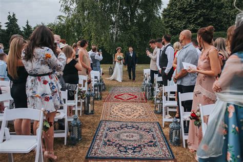 Wedding ceremonies outdoors near the water will have higher winds in the afternoon than in the earlier part of the day. Summer Boho Outdoor Wedding with A Persian Rug Aisle ...