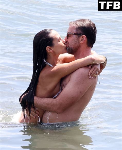 Jordana Brewster Mason Morfit Have A Steamy PDA Session On The Beach