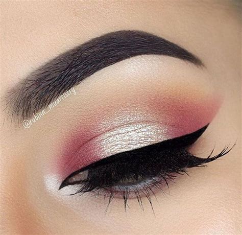 Enhance Your Makeup Experience With These Few Eyeshadow Ideas