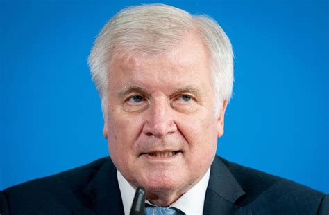 Of the total, 62 were acts of violence while the majority were antisemitic hate speech and other related crimes, frequently on the internet or over social media, seehofer said. Horst Seehofer: Bundesinnenminister will Behörden auf ...