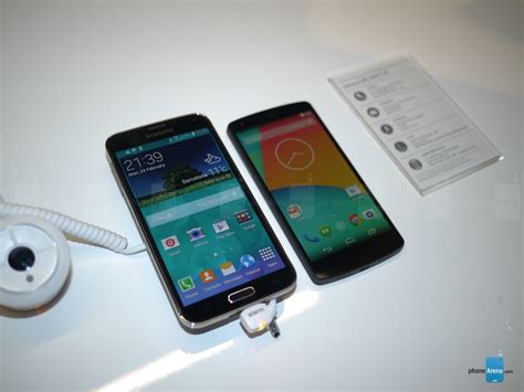 Samsung Galaxy S5 Vs Nexus 5 First Look Phonearena