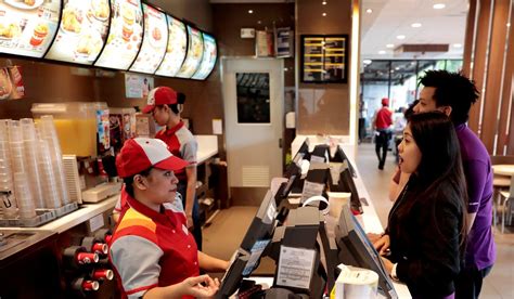 Filipino Fast Food Chain Jollibee To Open 100 Canadian Stores In Next