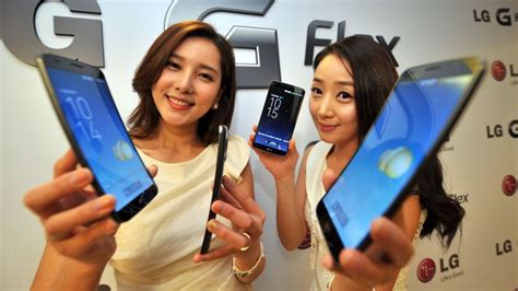Lg Introduces Flexible Smartphone Cnn Business