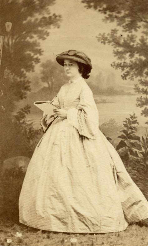 40 Amazing Photos Of Victorian Ladies In Evening Gowns From The 1850s