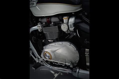 2021 Triumph Bonneville Speedmaster Bonneville Bobber Unveiled Bikedekho