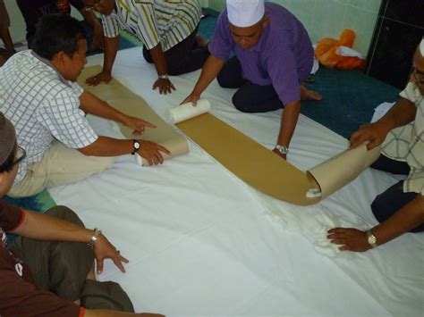 Aplikasi panduan pengurusan jenazah ini adalah aplikasi yang dapat digunakan sebagai panduan dalam mengurus. Surau Taman Pulai Impian: GAMBAR-GAMBAR KURSUS PENGURUSAN ...
