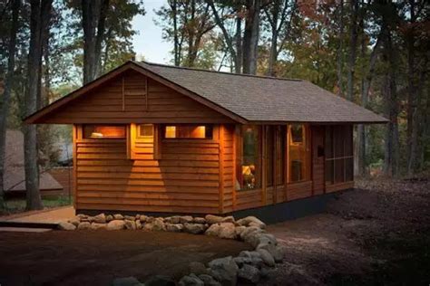 A 400 Sq Ft Comfy Cottage In A Forest With An Enclosed Porch And