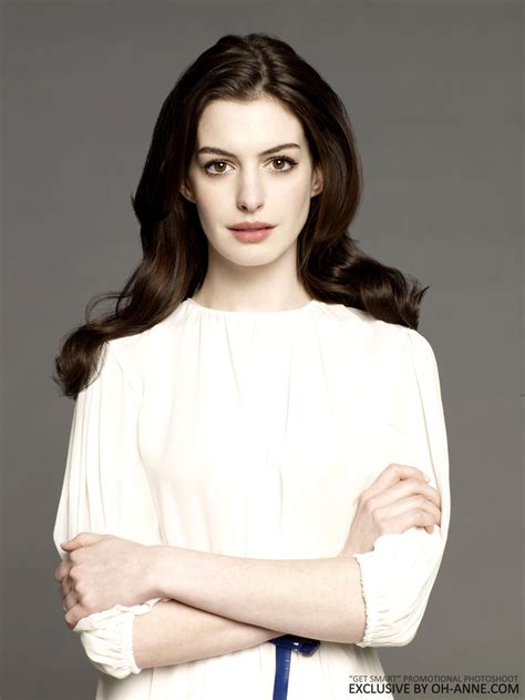 Anne Hathaway Gorgeous Actress Wallpaper Download Mobcup
