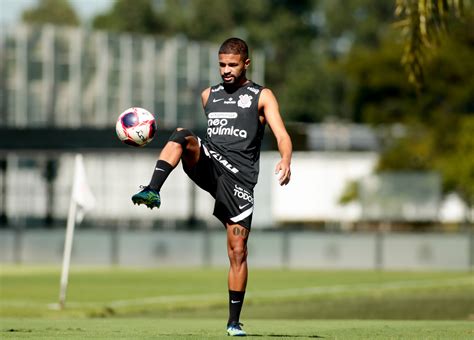 Site oficial do sport club corinthians paulista, fundado em 1º de setembro de 1910 Com volta de Vitinho, Corinthians treina visando duelo ...